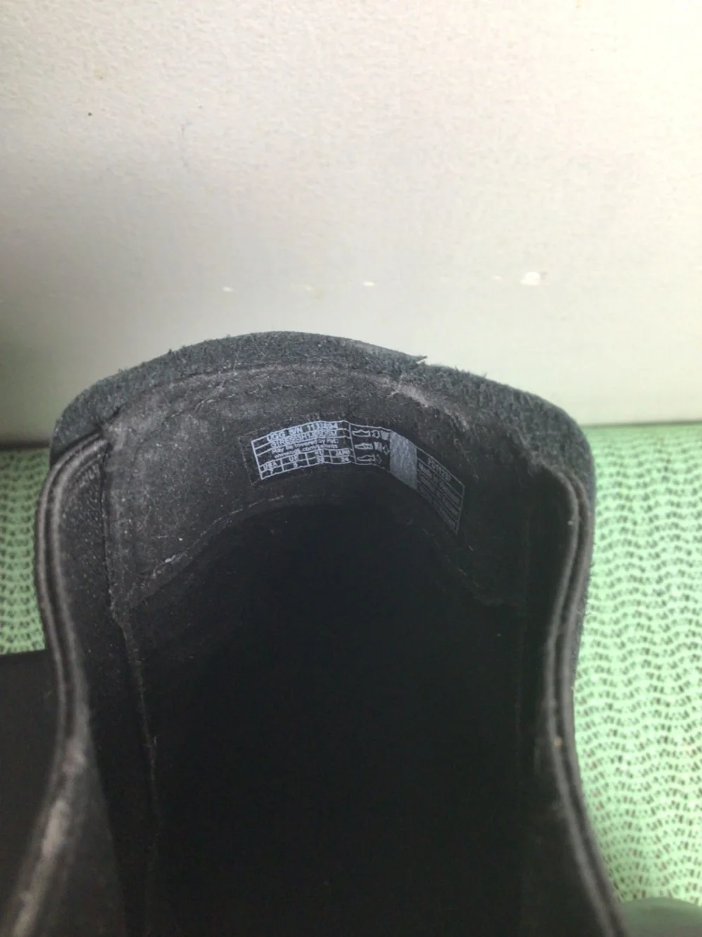 Ugg  leather slip on ankle boots Textile lining with stretch elastic   SZ 7